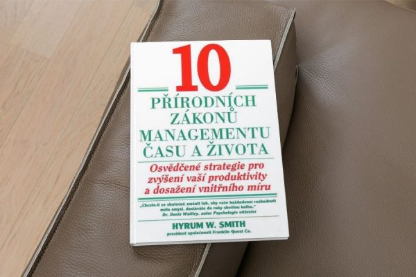 10 přírodních zákonů managementu času a života, výtažek nejlepších myšlenek z knihy