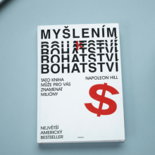 Myšlením k úspěchu v realitách: Klíčové principy z knihy „Myšlením k bohatství“