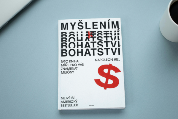 Myšlením k úspěchu v realitách: Klíčové principy z knihy „Myšlením k bohatství“